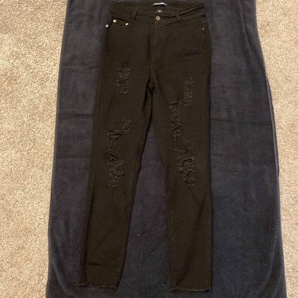 Fashion Nova Black Distressed Jeans Size: 9/29 - Picture 6 of 8